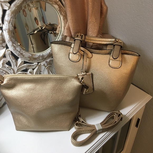 Handbags - Gold Metallic Handbag